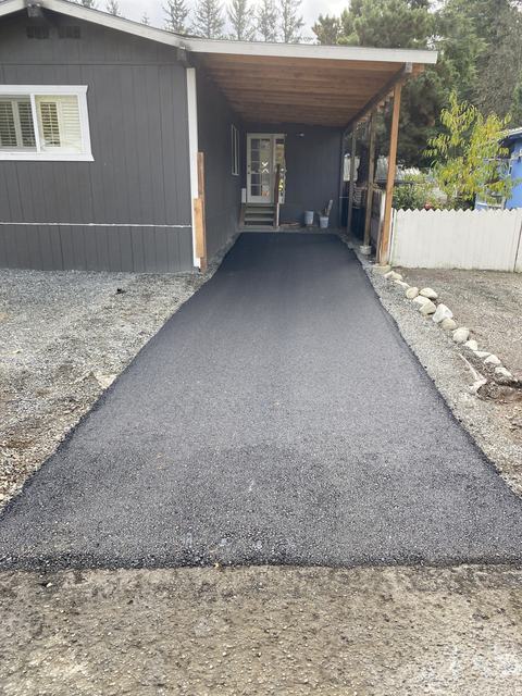 Manufactured home community in Gold Bar, WA: driveway paving (photo 2)