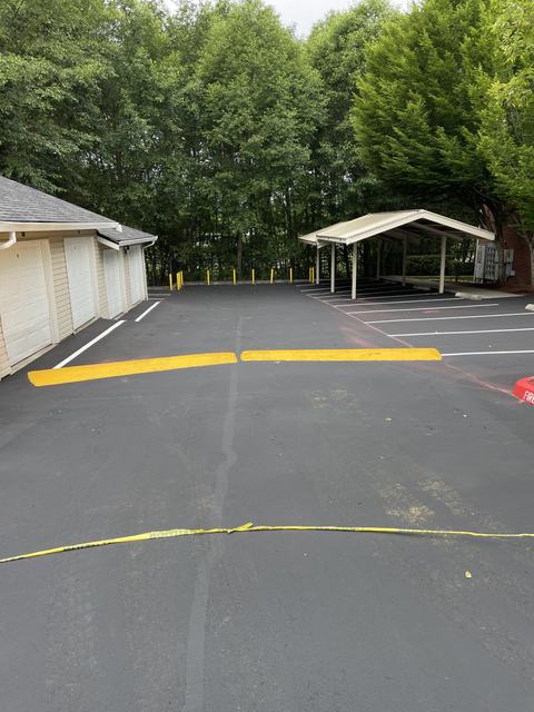 Housing community in Lynnwood, WA: sealcoat and striping (photo 2)