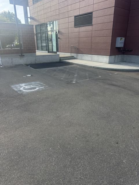Commercial lot in Seattle, WA: patching and maintenance (photo 2)