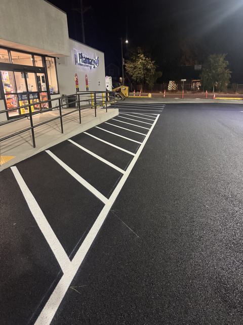 Grocery store lot in Tacoma, WA: milling, paving and striping (photo 3)